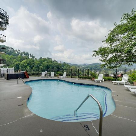 Stylish Gatlinburg Condo With Pool Walk Downtown! Exteriör bild