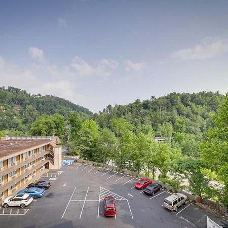 Stylish Gatlinburg Condo With Pool Walk Downtown! Exteriör bild