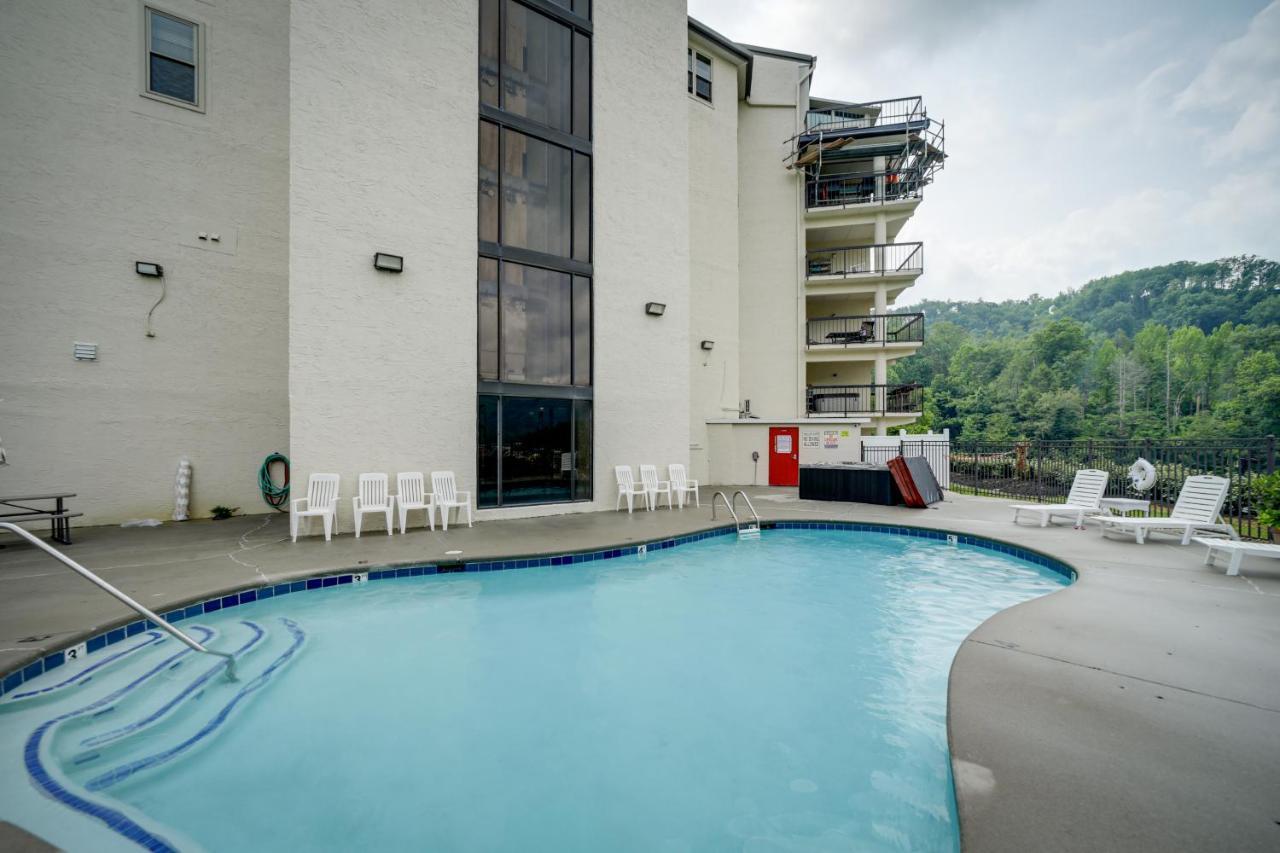 Stylish Gatlinburg Condo With Pool Walk Downtown! Exteriör bild
